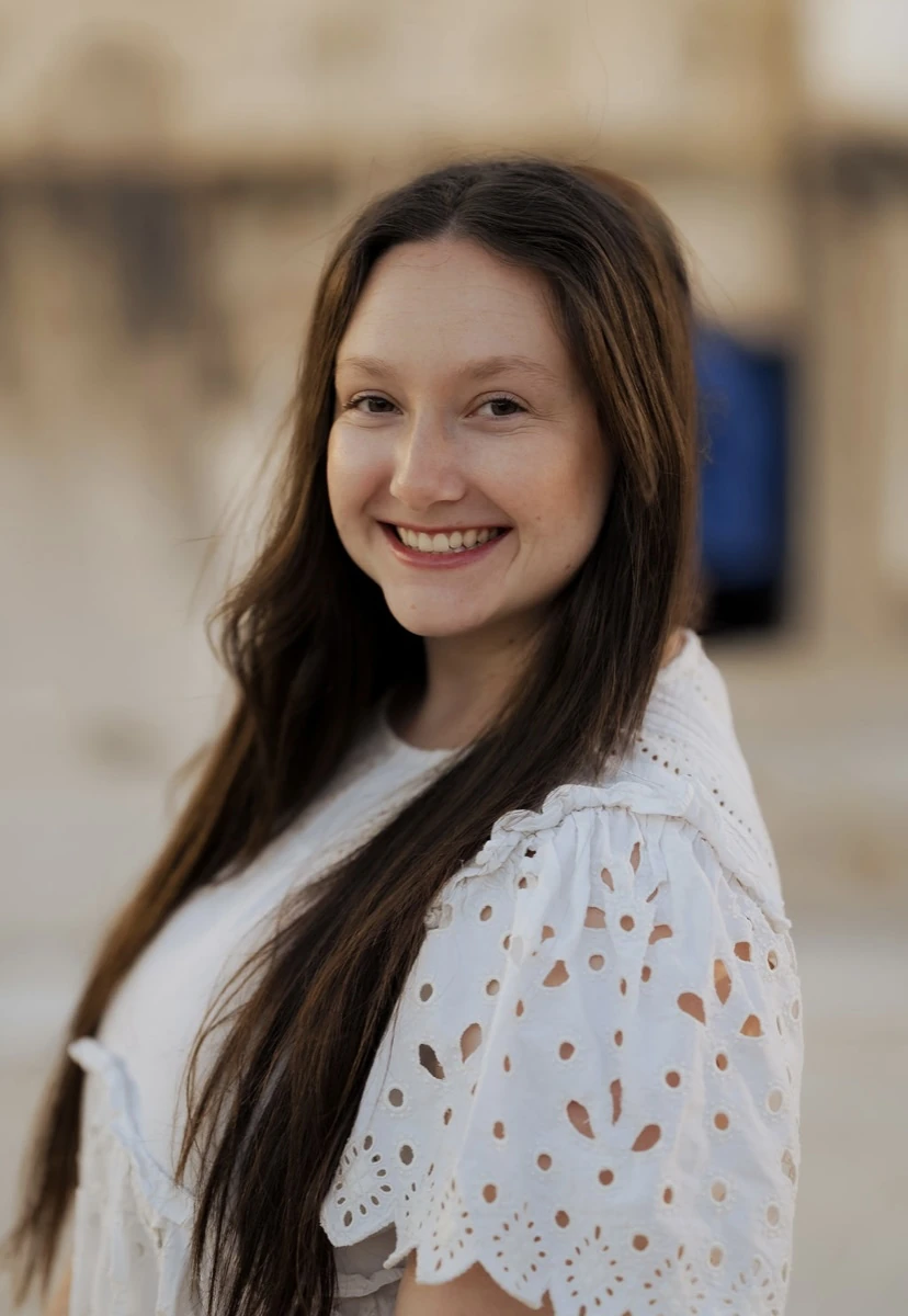 Shaina, founder and interior designer of Shaina Interiors, smiling in a white blouse